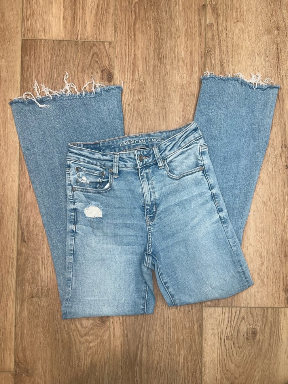 American Eagle Outfitters Flare Frayed Hem women’s size 6 Super high rise